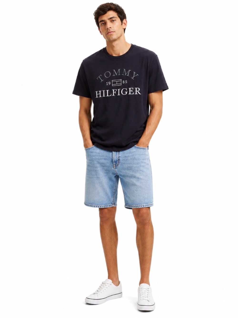4/$20➡️ Tommy Hilfiger Black Embroidered Logo Tee – Size Large *Flaw